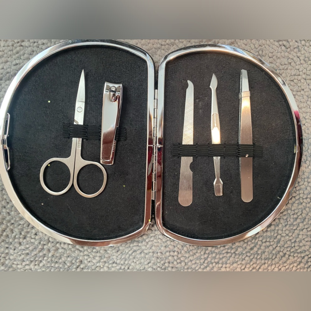 Anthropologie gifts:  Manicure 6 piece set with compact glitter case NEW